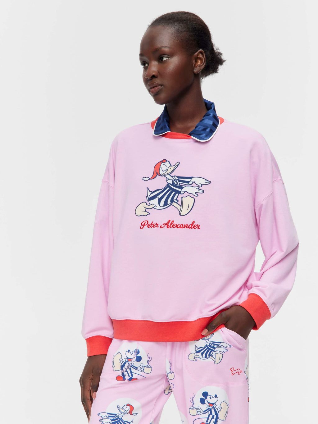 Sleepy Donald Duck Sweater Pink
