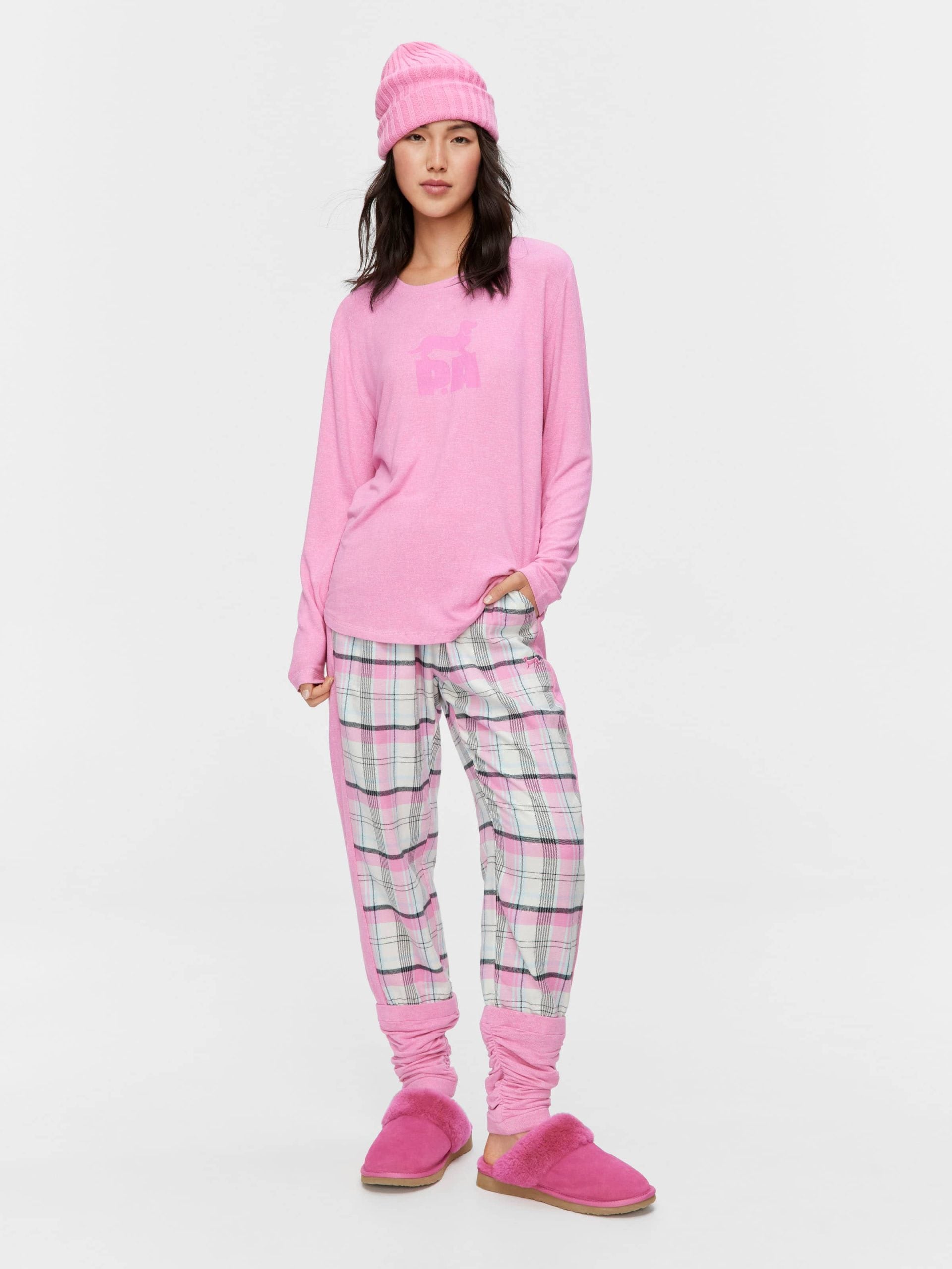 Fuzzy Logo Sweater pink